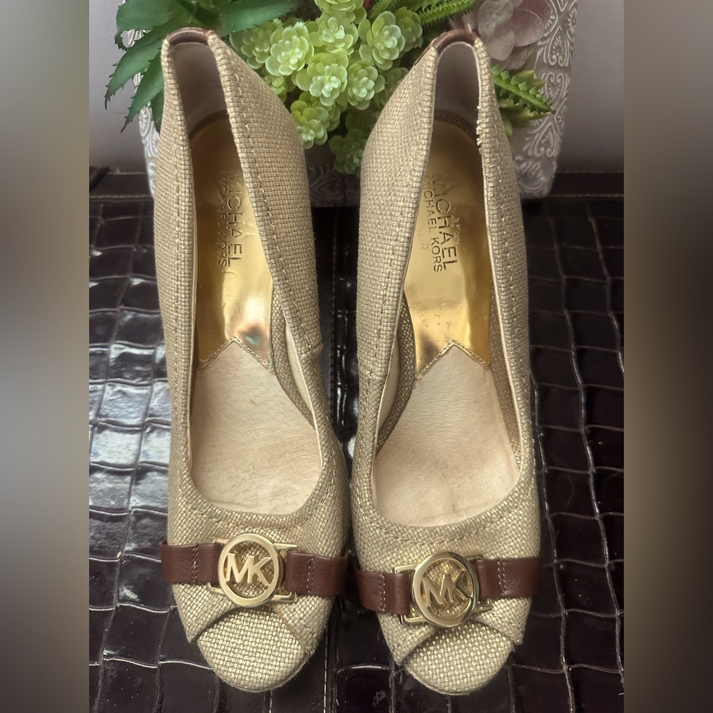 Michael Kors “Meg” Beige & Brown Open toe linen & leather Jute Wedge Size 9